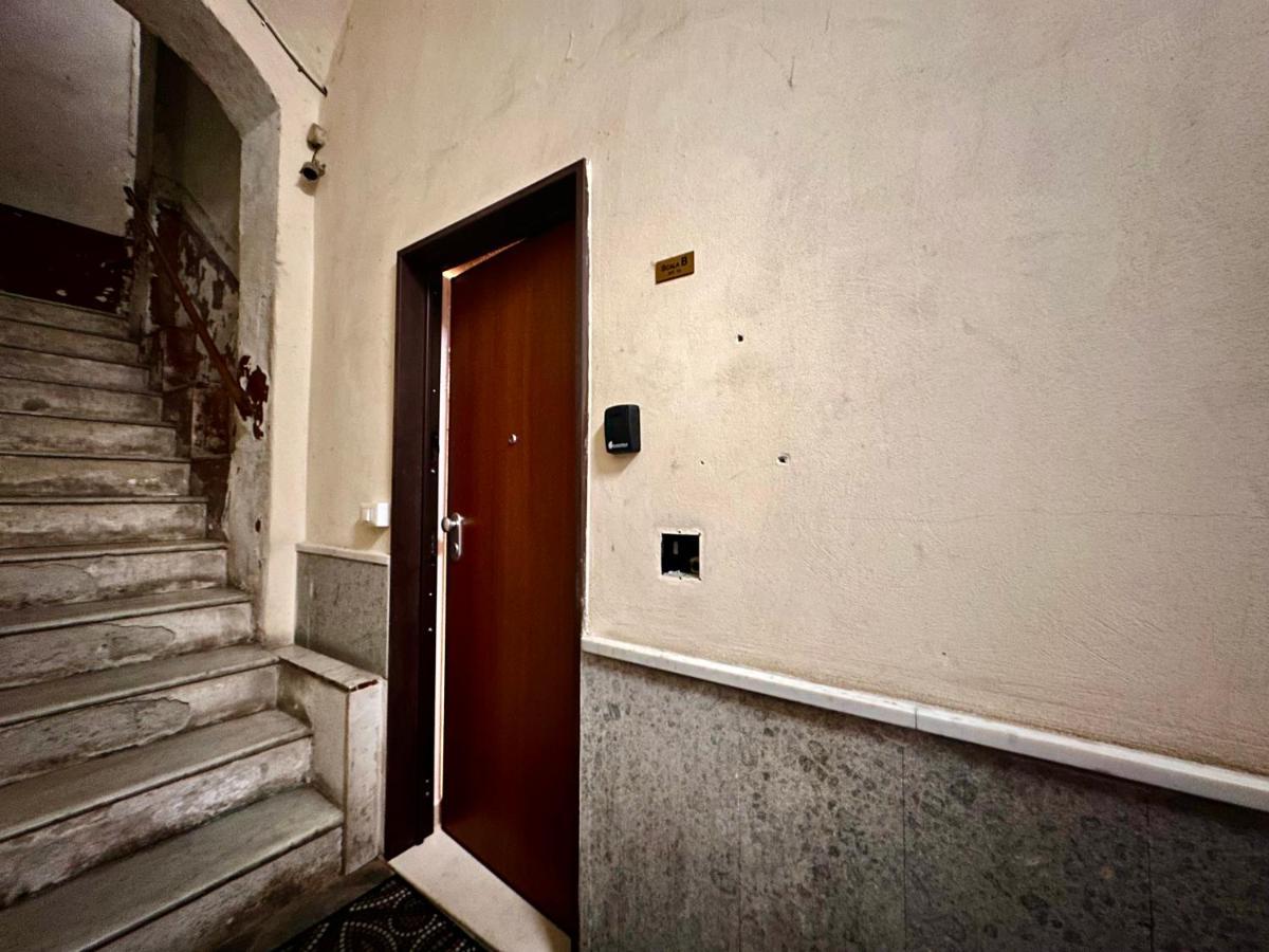 Window In The Stone Naples Hotel Exterior foto