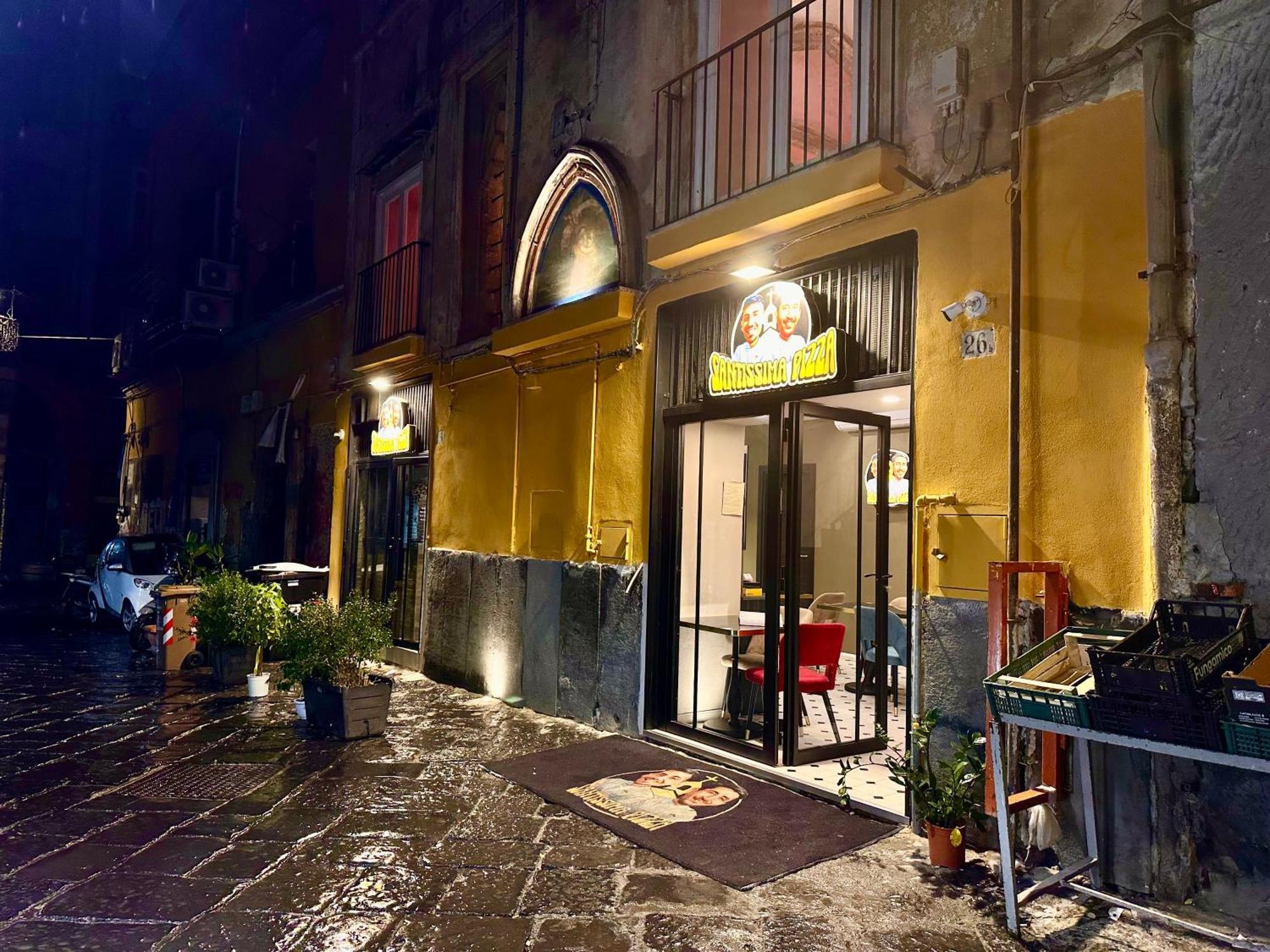 Window In The Stone Naples Hotel Exterior foto