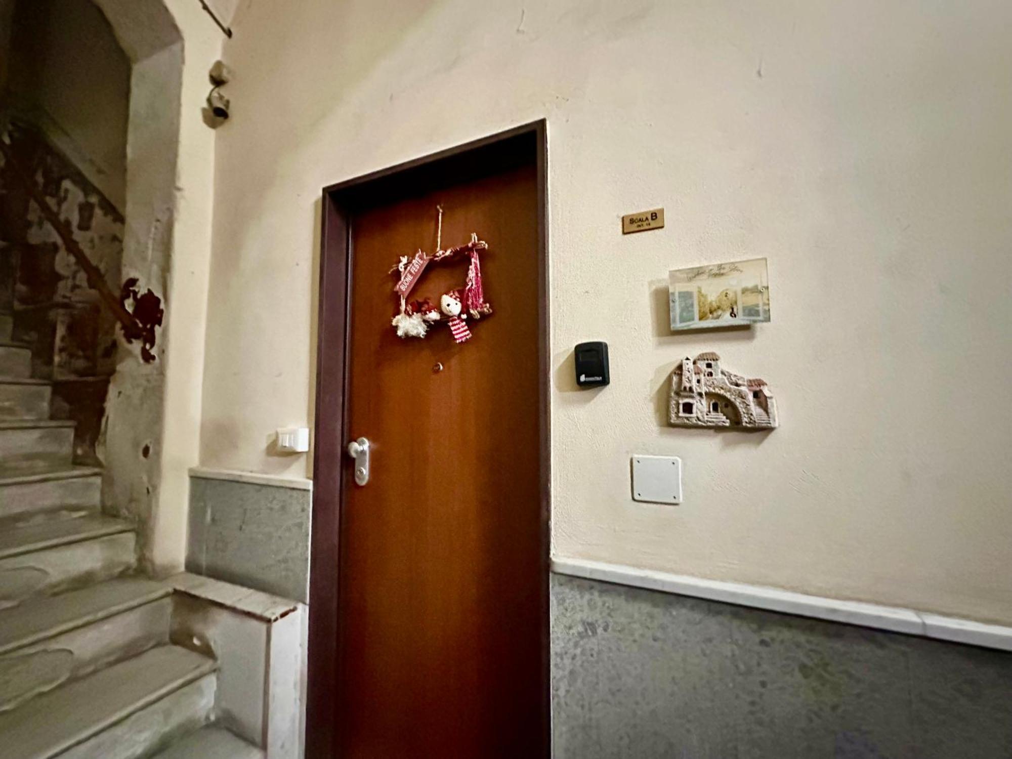 Window In The Stone Naples Hotel Exterior foto