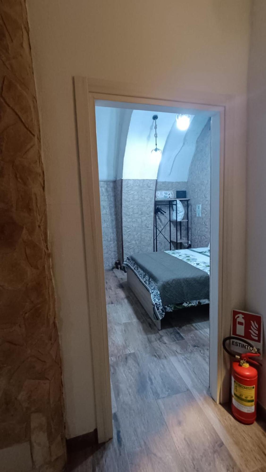 Window In The Stone Naples Hotel Exterior foto
